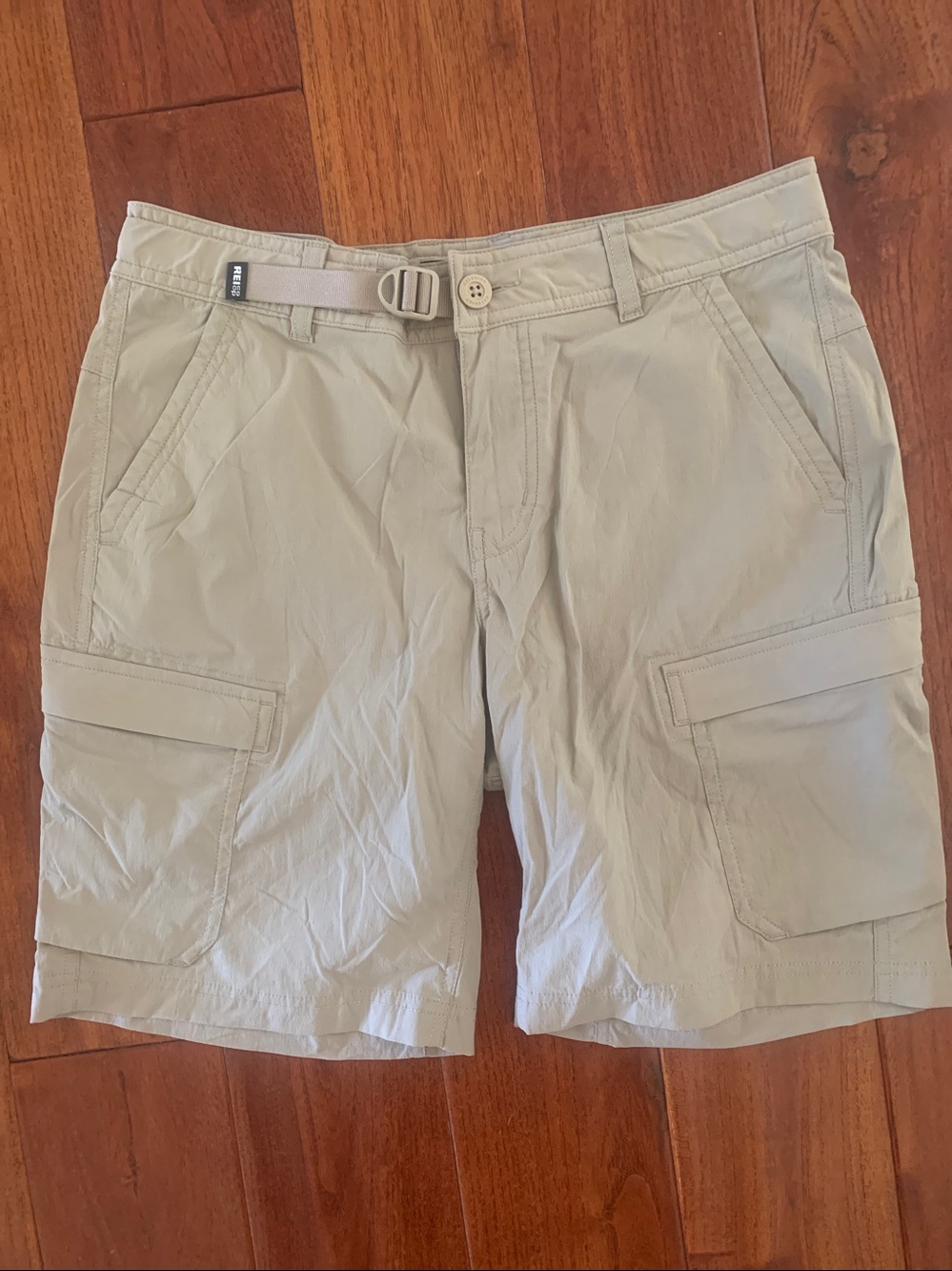 REI Cargo Shorts Size 4 Tan Sahara Hiking Pockets Belted Stretch Safari